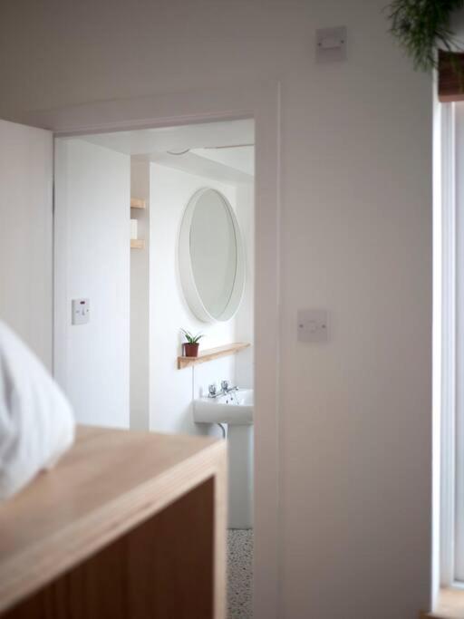 Contemporary City Studio Apartment 2 Minutes From Station 阿伯丁 外观 照片